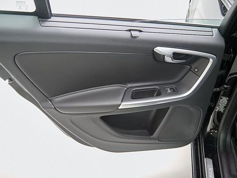 Used 2017 Volvo S60 T5 Inscription Platinum w/ Climate Package image 22