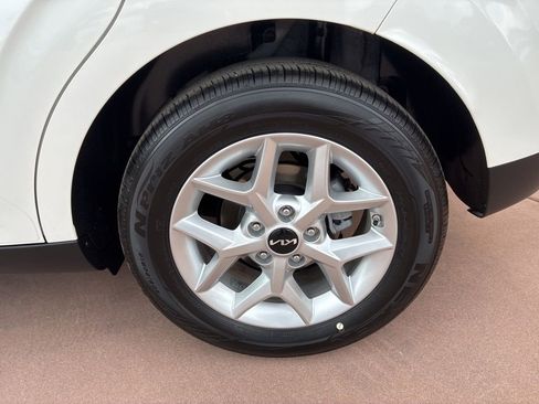 Used 2025 Kia Soul LX image 36