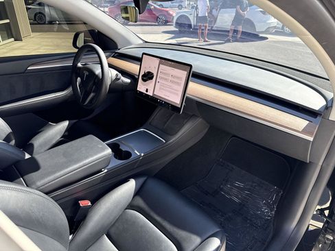 Used 2023 Tesla Model Y Performance AWD/4WD image 23