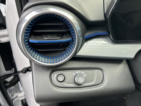 New 2025 Chevrolet Trax LT w/ Driver Confidence Package image 21