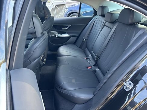 Used 2025 Mercedes-Benz E 350 4MATIC Sedan image 12