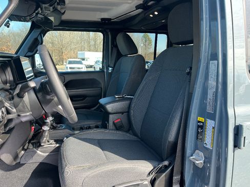 Used 2025 Jeep Wrangler Willys image 27