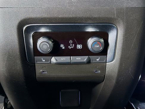 Used 2025 GMC Yukon XL Elevation image 26