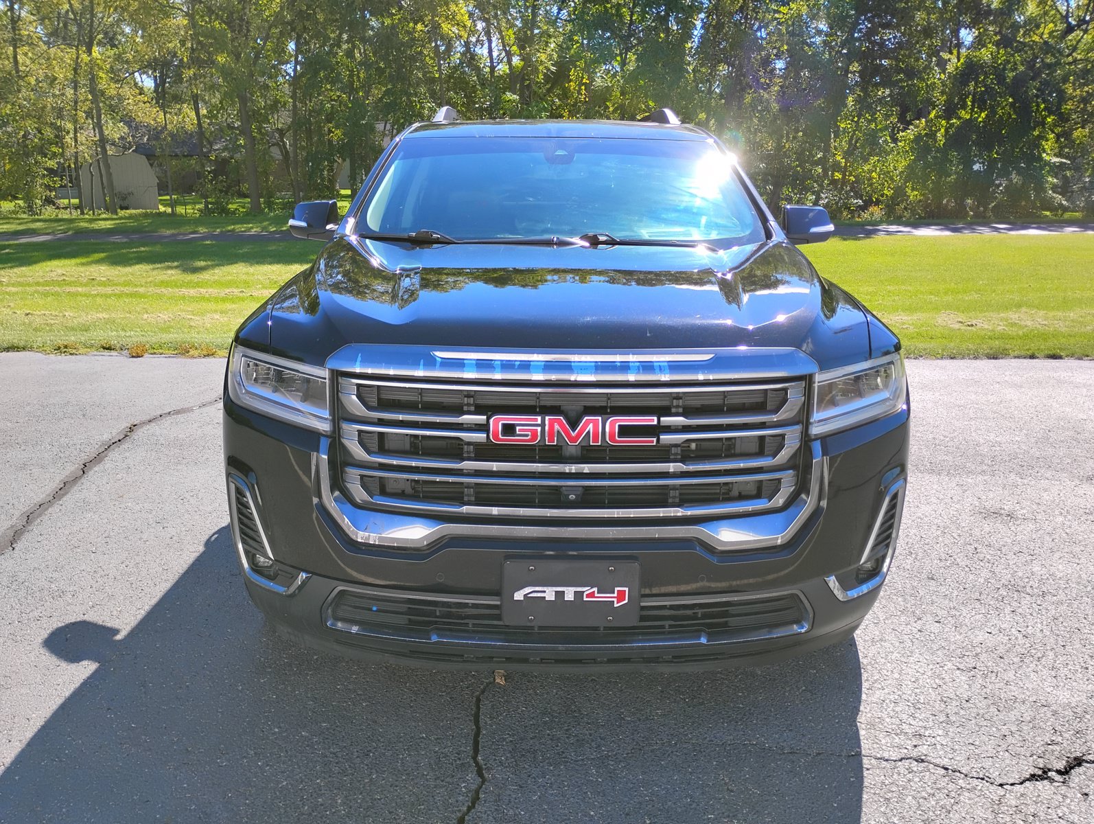 Used 2021 GMC Acadia AT4 w/ Technology Package AWD/4WD image 2