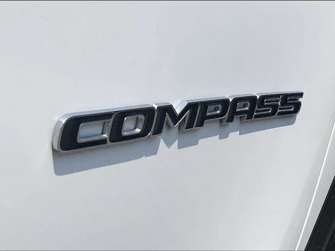 Used 2025 Jeep Compass Limited AWD/4WD image 8