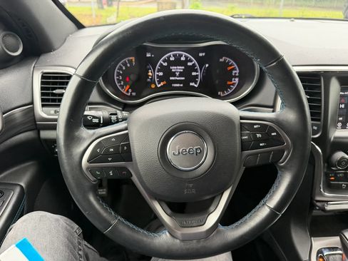 Used 2019 Jeep Grand Cherokee Laredo AWD/4WD image 19