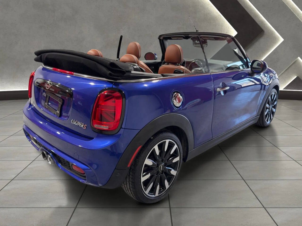 Used 2019 MINI Cooper S w/ Driver Assistance Package FWD image 3