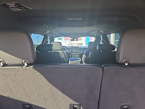 Used 2023 Chevrolet Suburban Z71 w/ Luxury Package image 13