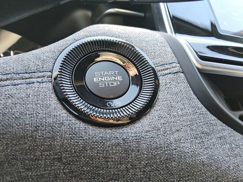 Used 2025 Jeep Compass Latitude image 29