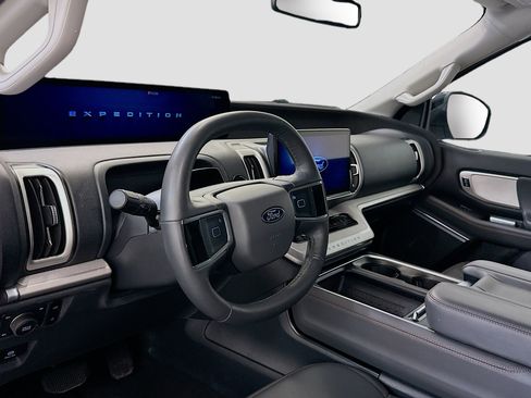 Used 2025 Ford Expedition Max Active image 18