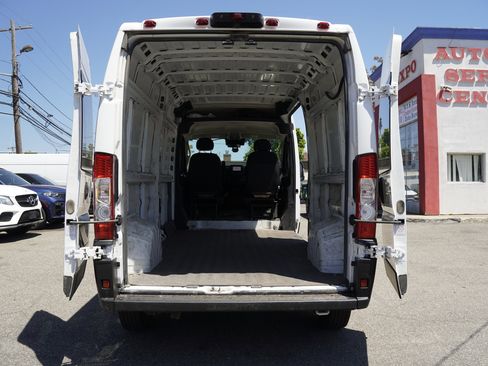 Used 2023 RAM ProMaster 2500 FWD image 12