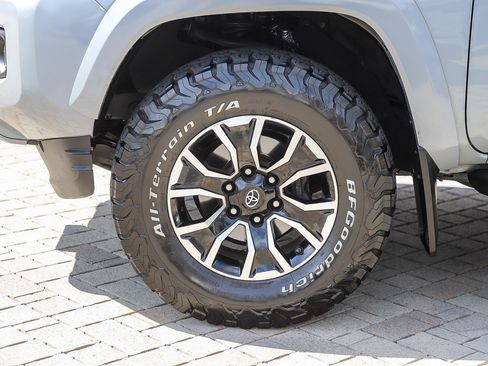 Used 2021 Toyota Tacoma TRD Sport w/ TRD Premium Sport Package image 11