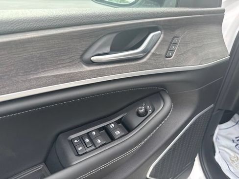 New 2026 Jeep Grand Cherokee Limited AWD/4WD image 12