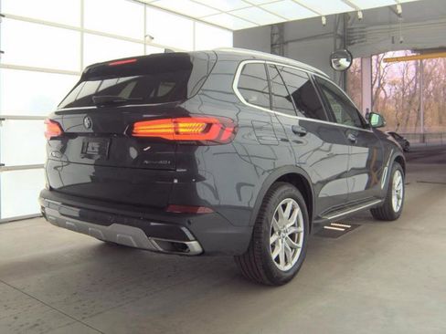 Used 2022 BMW X5 xDrive40i w/ Executive Package image 2