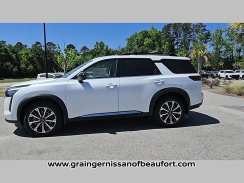 New 2026 Nissan Pathfinder Platinum AWD/4WD image 24