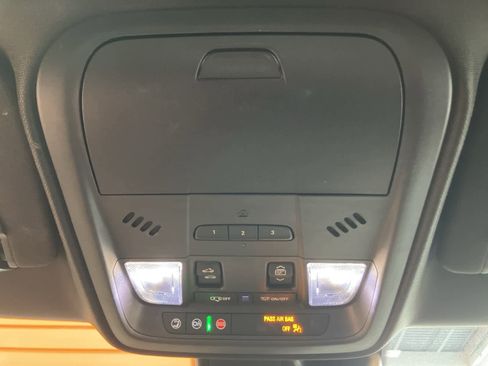 Used 2021 Cadillac XT4 Premium Luxury image 24