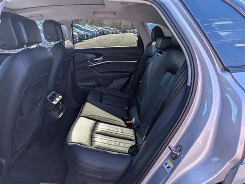 Used 2022 Audi e-tron Premium w/ Convenience Plus Package image 27