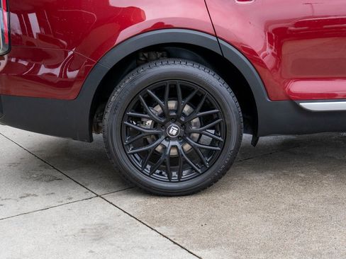 Used 2023 Kia Telluride EX w/ EX Captain's Chair Package image 36