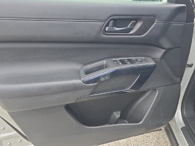 Certified 2025 Nissan Pathfinder SV FWD image 19