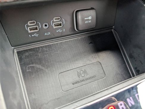 Used 2024 Jeep Grand Cherokee Laredo w/ Luxury Tech Group I RWD image 17