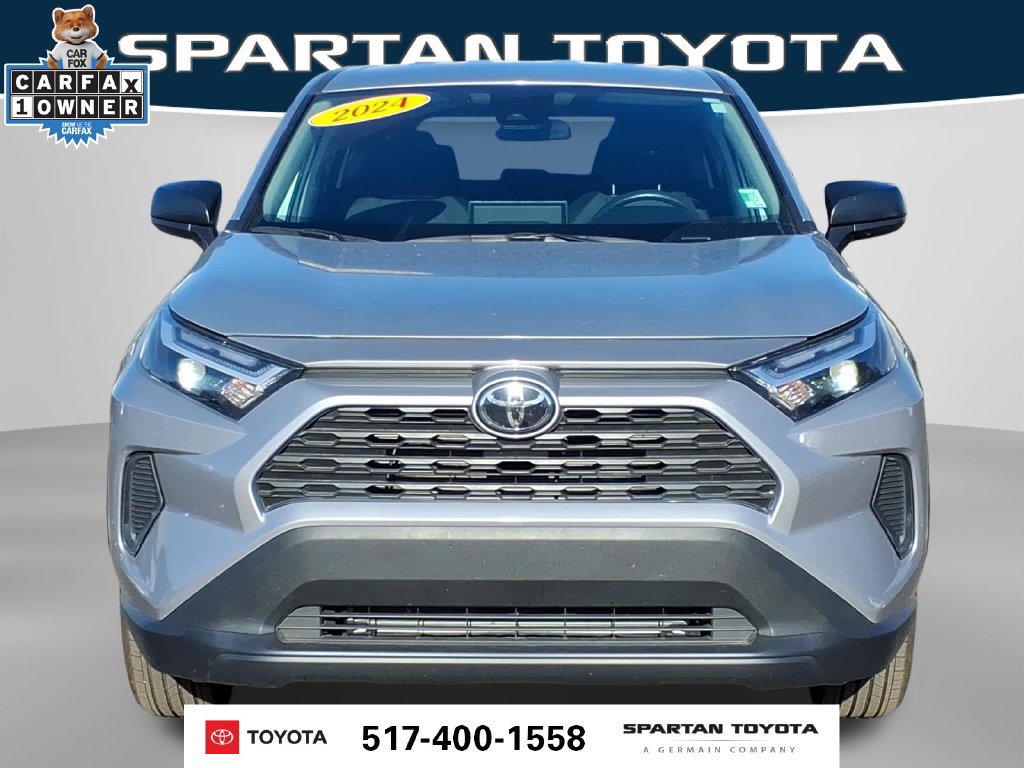 Used 2024 Toyota RAV4 LE AWD/4WD image 3