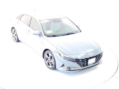 Used 2022 Hyundai Elantra Limited image 13