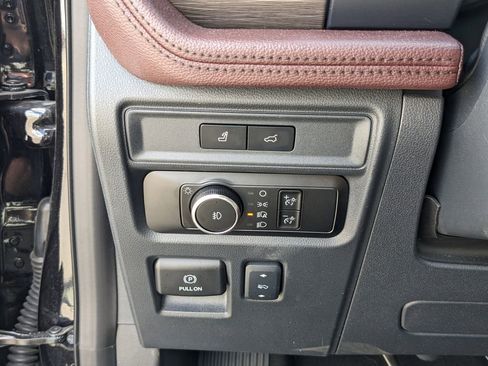 Used 2024 Ford Expedition Limited image 26