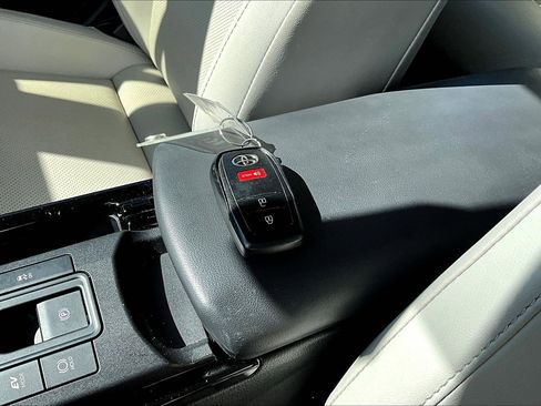 Used 2024 Toyota Prius XLE image 35