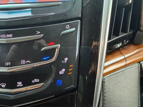 Used 2019 Cadillac Escalade Luxury image 16