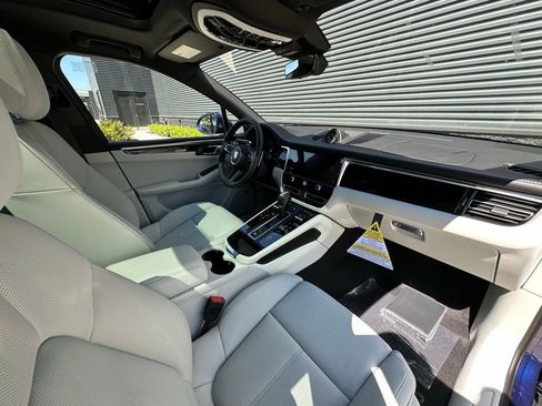 Used 2025 Porsche Macan image 23