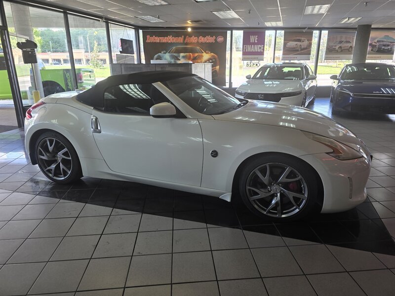 Used 2015 Nissan 370Z Touring Sport RWD image 4