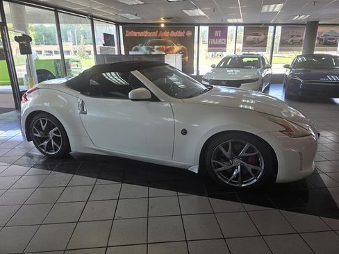 Used 2015 Nissan 370Z Touring Sport RWD image 4