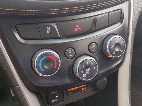 Used 2018 Chevrolet Trax LT w/ LT Convenience Package FWD image 17