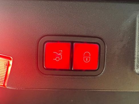 Used 2015 Mercedes-Benz SL 400 w/ Premium I Package image 40