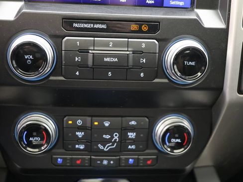 Used 2021 Ford F450 Platinum w/ FX4 Off-Road Package AWD/4WD image 32