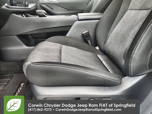 Used 2025 Nissan Rogue SV image 20