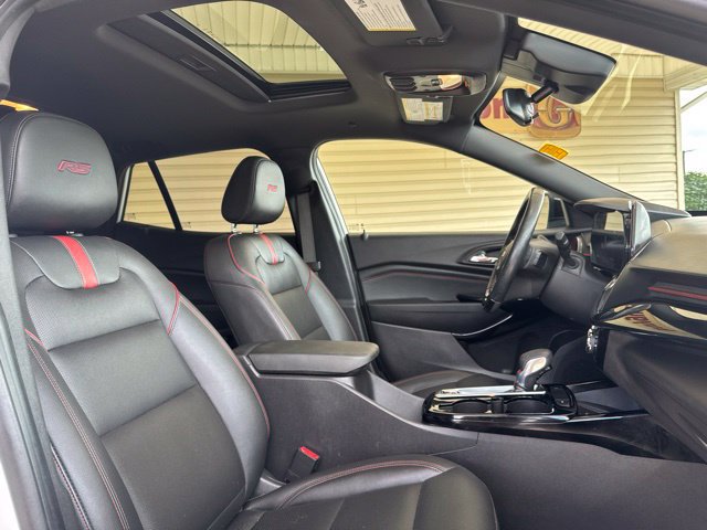 Used 2024 Chevrolet Trax RS w/ Sunroof Package FWD image 27
