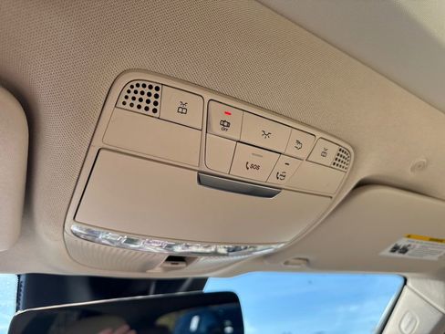 Used 2022 Mercedes-Benz GLC 300 GLC 300 w/ Premium Package Lite image 31