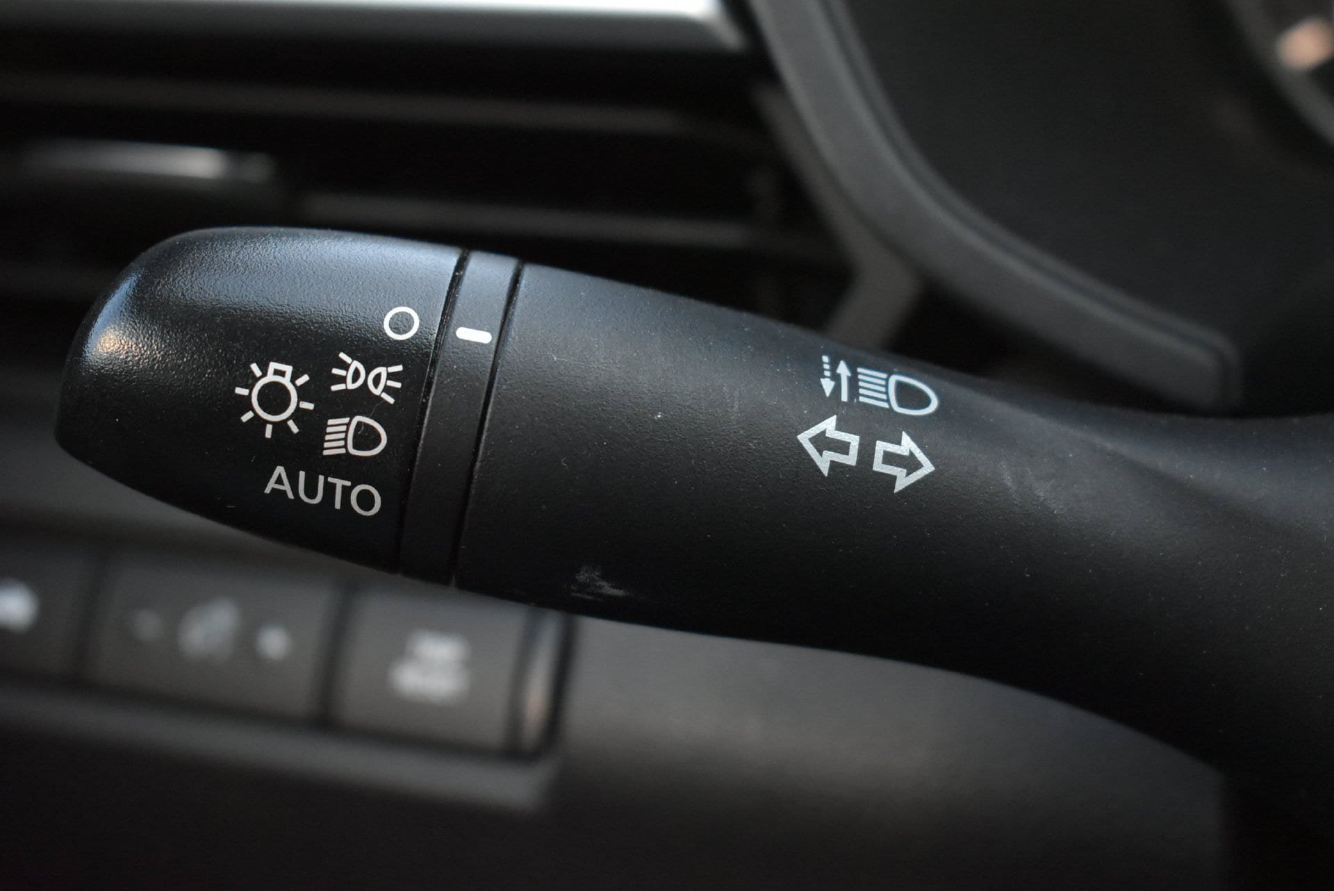 Used 2025 Nissan Altima 2.5 SV FWD image 21