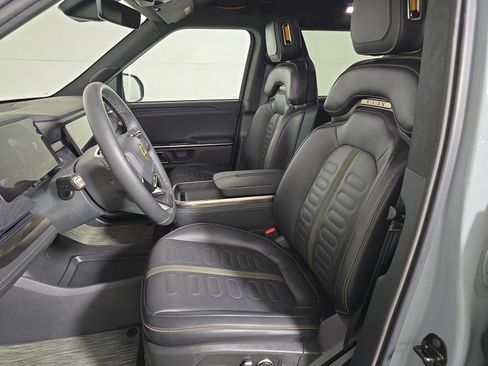 Used 2024 Rivian R1S Adventure AWD/4WD image 20