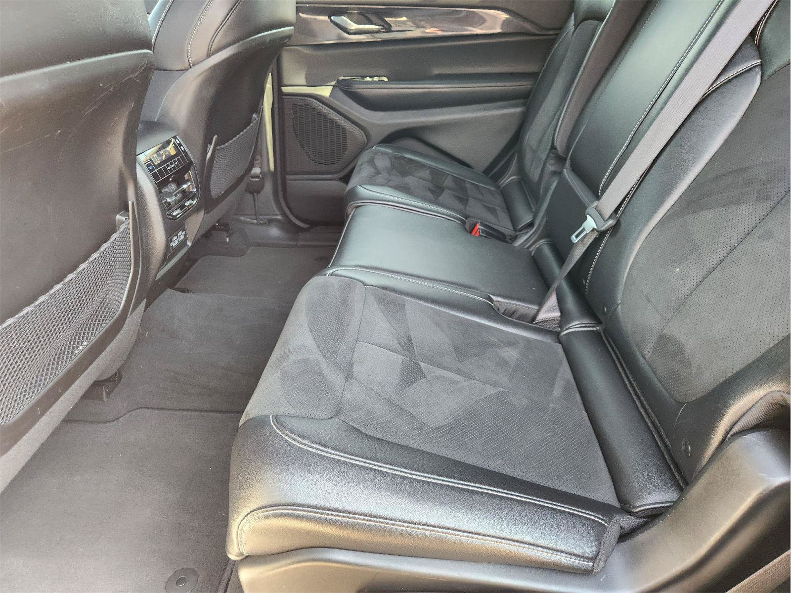 Used 2023 Jeep Grand Cherokee L Laredo AWD/4WD image 30