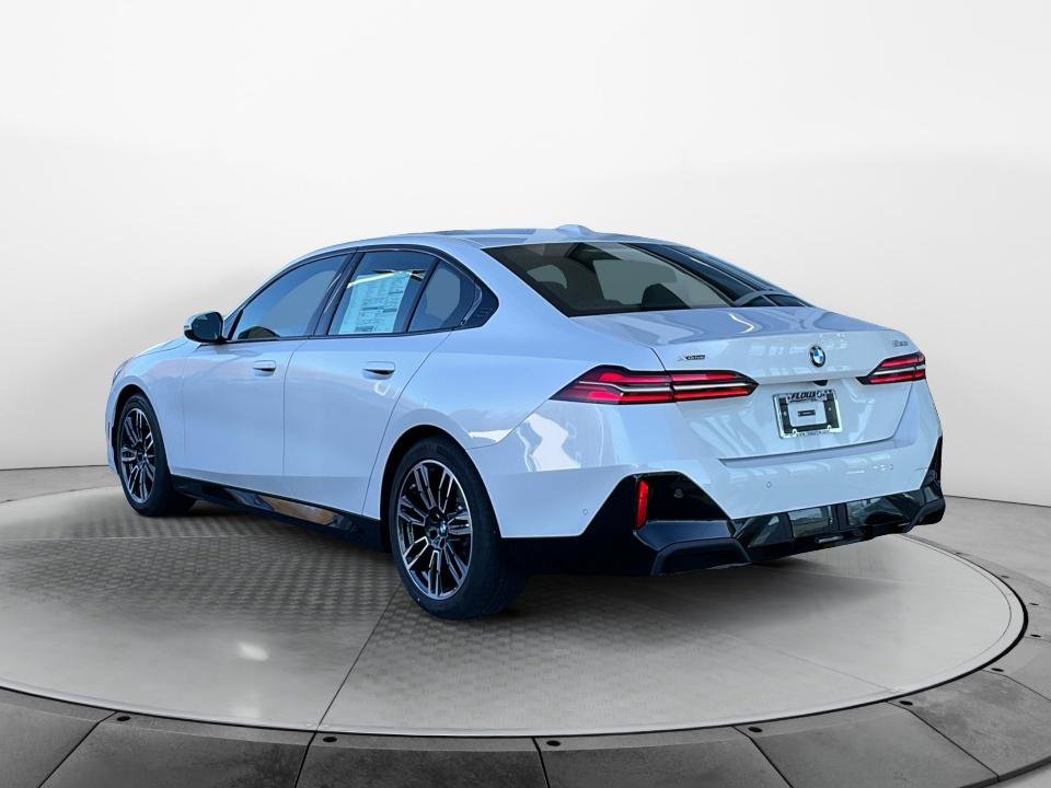 Used 2026 BMW 530i xDrive w/ M Sport Package AWD/4WD image 5