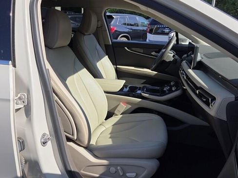 Used 2023 Lincoln Nautilus FWD w/ Premium Package image 17