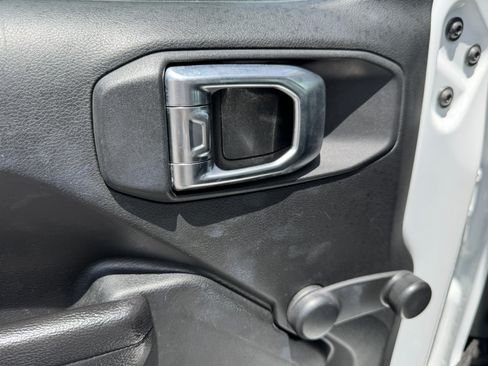 Used 2023 Jeep Wrangler Unlimited Sport AWD/4WD image 12