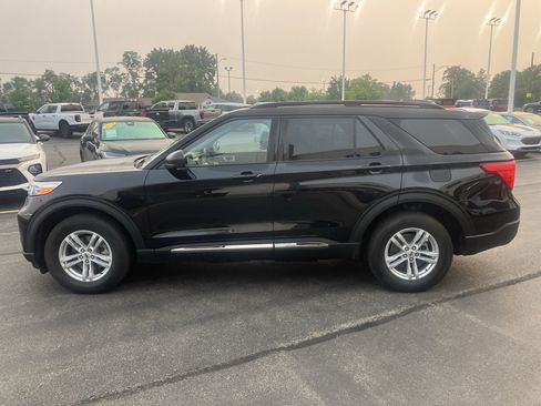 Used 2023 Ford Explorer XLT w/ Equipment Group 202A AWD/4WD image 7