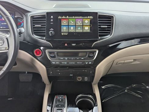 Used 2021 Honda Pilot Touring image 11