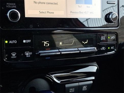 Used 2020 Toyota Prius XLE w/ Advanced Technology Package image 15