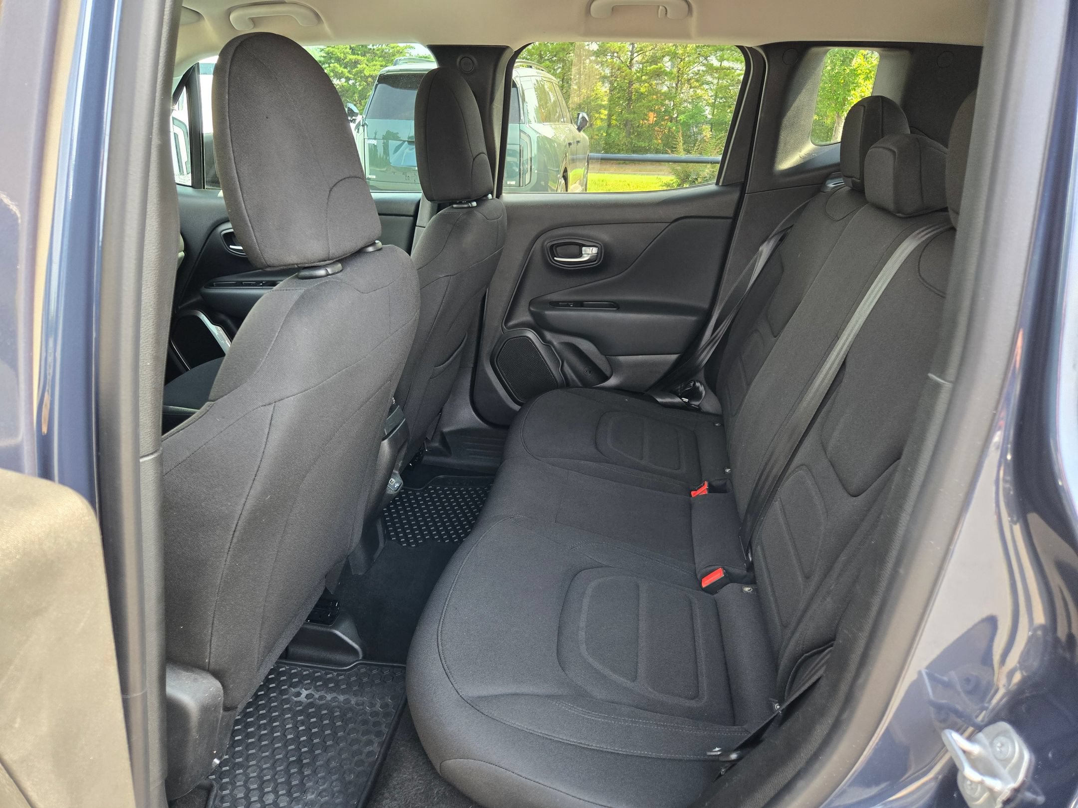 Used 2022 Jeep Renegade Latitude AWD/4WD image 36