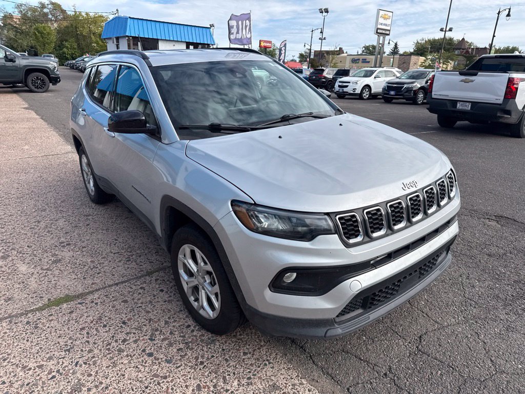Used 2024 Jeep Compass Latitude AWD/4WD image 5