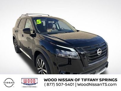 New 2025 Nissan Pathfinder Platinum w/ Black Appearance Package